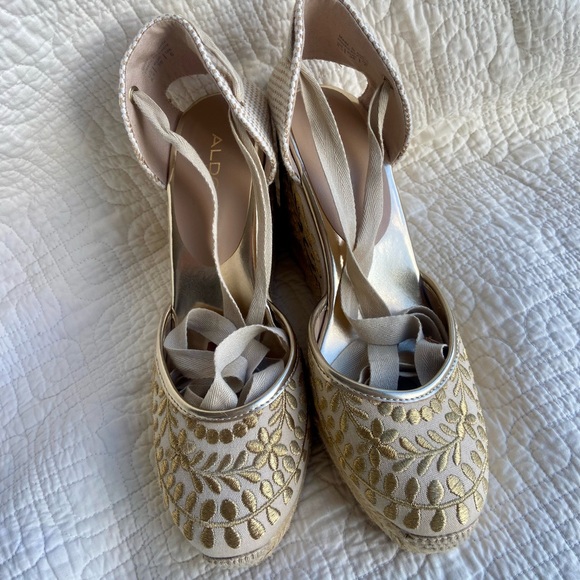 Brand New Gold embroidered lace up wedges - Picture 3 of 8